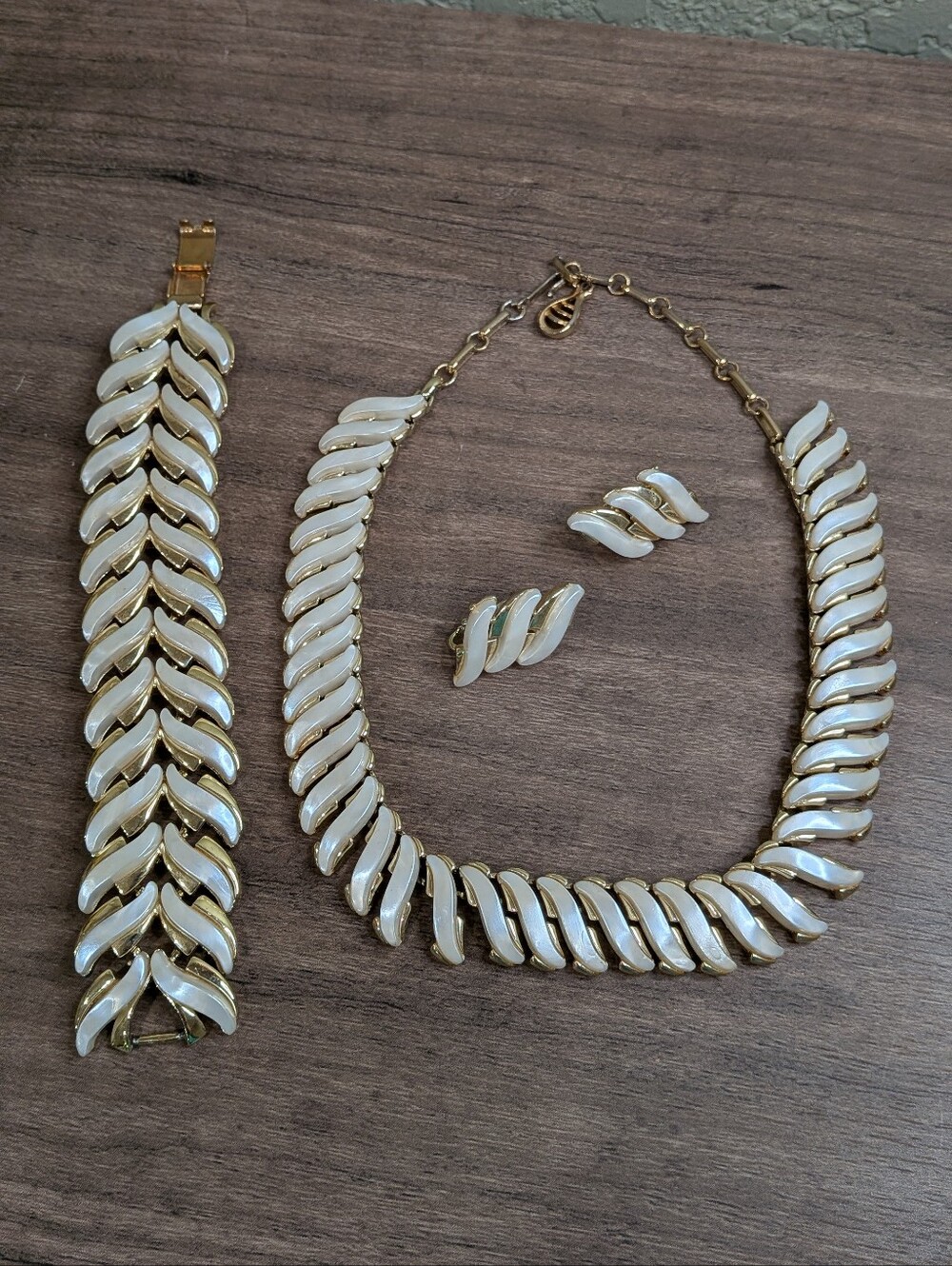 1950s Coro Pegasus White Thermoset Moonglow Choker Bracelet Earring Parure Set.